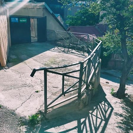 Your Hostel Tbilisi Buitenkant foto